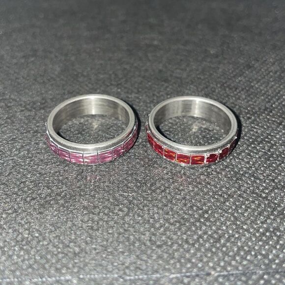 Two beautiful ring with reflective colors in them - Picture 3 of 6